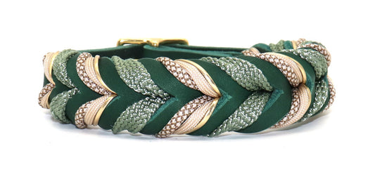 individuelles Hundehalsband aus weichem Leder geflochten mit Paracord und Tau in Grüntönen